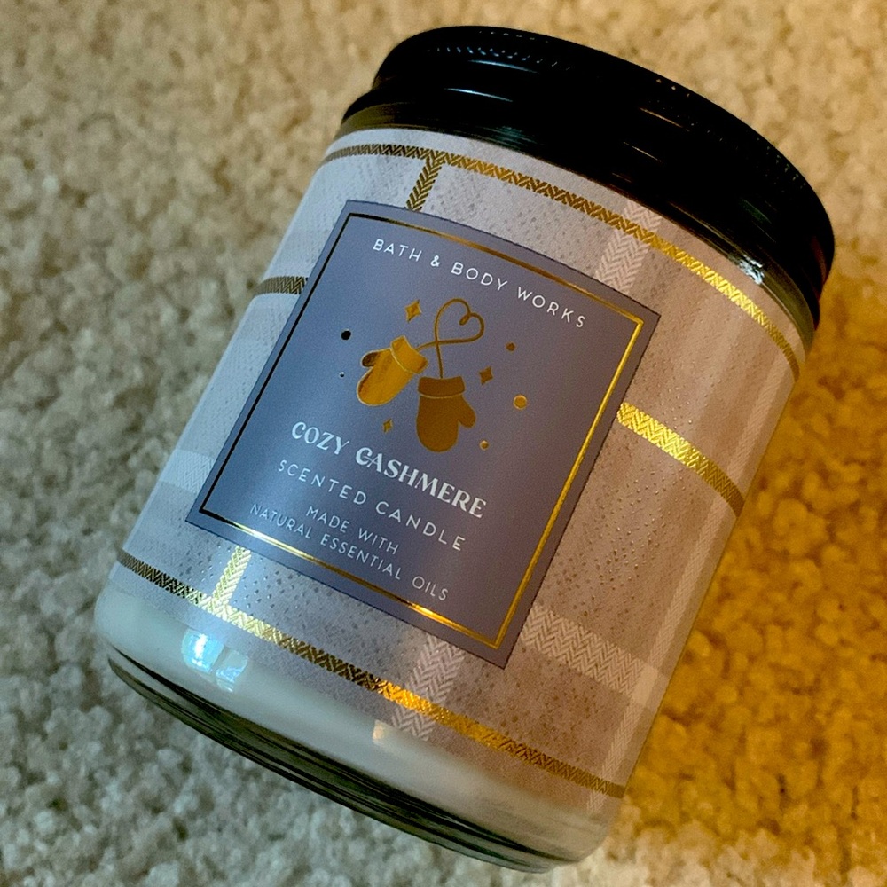 Bath & Body Works Cozy Cashmere single wick candle